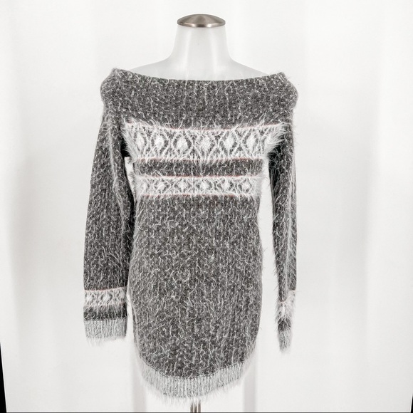 Anthropologie Sweaters - SLEEPING ON SNOW faroe off shoulder sweater